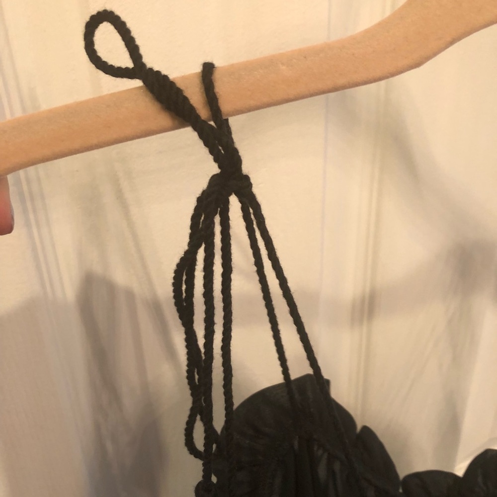 ZAFUL Black tie strapped crop top - Picture 2 of 2